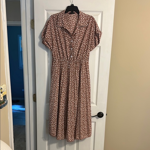 Dresses & Skirts - Floral Button-Up Midi Dress